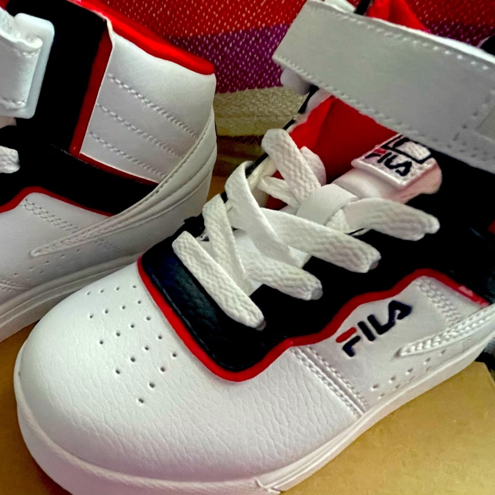 Toddler boys FILA high top shoe SZ 10
